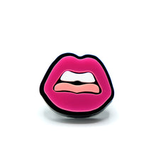Carica l'immagine nel visualizzatore di Gallery, ANELLO KISS FUCSIA - malikaforhappypeople
