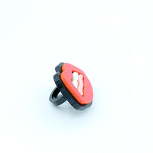 Carica l'immagine nel visualizzatore di Gallery, ANELLO KISS ROSSO - malikaforhappypeople
