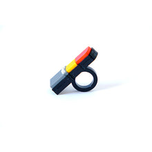 Carica l'immagine nel visualizzatore di Gallery, ANELLO LIPSTICK GIALLO - malikaforhappypeople