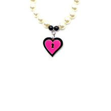 Load image into Gallery viewer, BRACCIALE MINI LOVE LOCKED FUCSIA
 - malikaforhappypeople