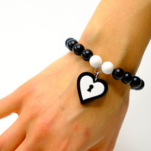 Carica l&#39;immagine nel visualizzatore di Gallery, BRACCIALE MINI LOVE LOCKED BIANCO - malikaforhappypeople
